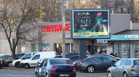 Фото рекламної площини за адресою Соломенская ул. 16, супермаркет Билла