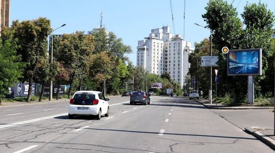 Фото рекламної площини за адресою Мельникова ул. 89, возле АЗС Shell