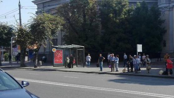 Фото рекламной плоскости по адресу Смелянская ул. 33, первая остановка