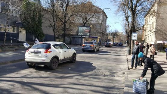 Фото рекламной плоскости по адресу Героев УПА ул.,35 / Липневая пл., от центра