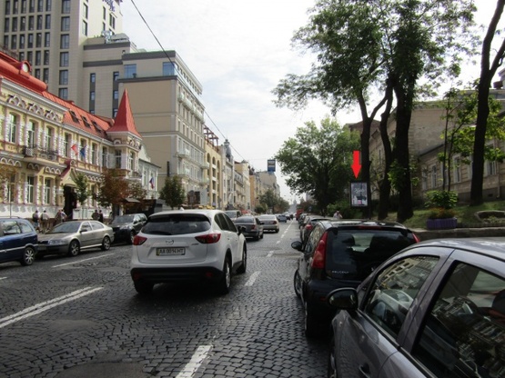Фото рекламной плоскости по адресу Хмельницкого Б. ул. 37 (Космо, Ощадбанк, м.Театральная) в направлении ул. Владимираская, ул.Крещатик