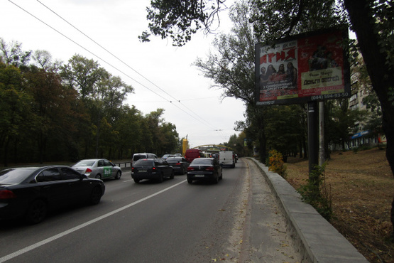Фото рекламної площини за адресою Телиги Е. ул. 43 (супермаркет "АТБ"),  в направл. ст.метро Дорогожичи