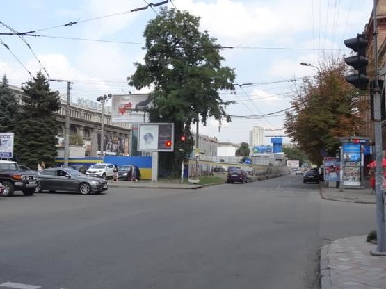 Фото рекламної площини за адресою Яворницкого пр. - Короленко ул.