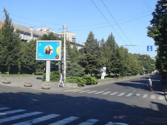 Фото рекламної площини за адресою Яворницкого пр. - Баррикадная ул.