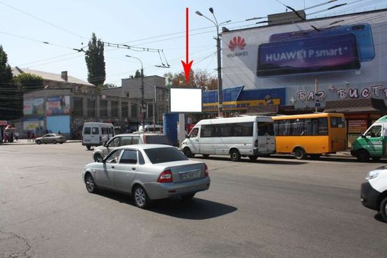 Фото рекламной плоскости по адресу t005A7,пл. Старомостова (Островського), навпроти Макдональдз