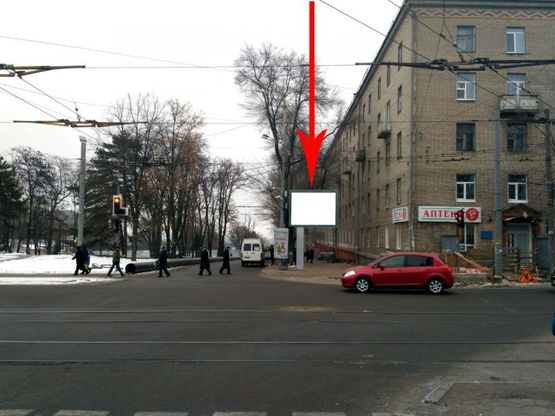 Фото рекламної площини за адресою t152A4,просп. Дмитра Яворницького - просп. Гагаріна, рух у бік набережної, біля світлофора
