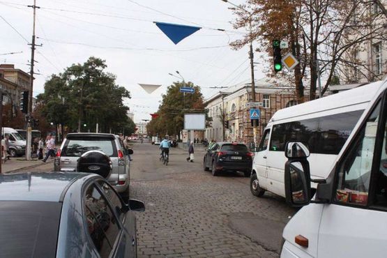 Фото рекламної площини за адресою t004A6,просп. Дмитра Яворницького - вул. Пастера, рух у бік ж/д вокзалу, біля світлофора