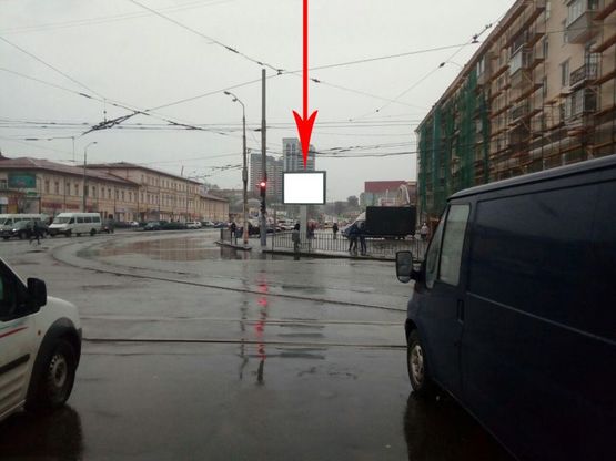 Фото рекламной плоскости по адресу t011A3,просп. Дмитра Яворницького - вул. Шмідта, рух у напрямку Центрального ринку "Озерка", біля світлофора