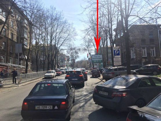 Фото рекламной плоскости по адресу t061A1,вул. Шевченка, 33 - вул. Гоголя, рух вгору на світлофорі