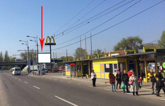 Фото рекламной плоскости по адресу t119A4,просп. Слобожанський, 1/А, біля Макдональдз, на зупинці, на світлофорі