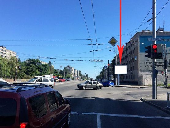 Фото рекламной плоскости по адресу t124A4,просп. Слобожанський, 40 - вул. Б. Хмельницького, на світлофорі