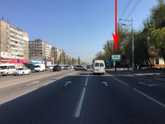 Фото рекламной плоскости по адресу t125A6,просп. Слобожанський, 46, на зупинці, на світлофорі