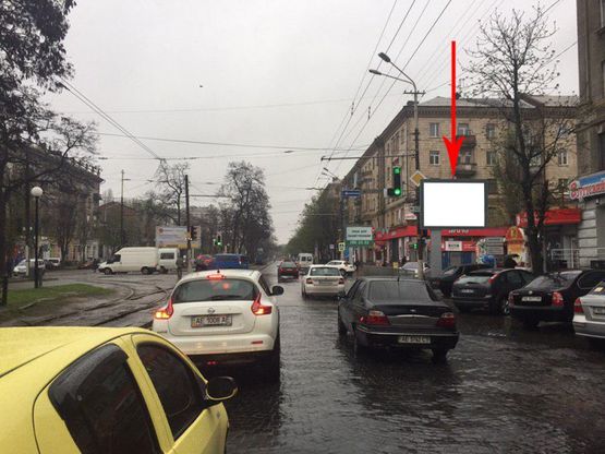 Фото рекламной плоскости по адресу t153A1,просп. Дмитра Яворницького, 119, боковий вхід на Центральний ринок "Озерка", на світлофорі