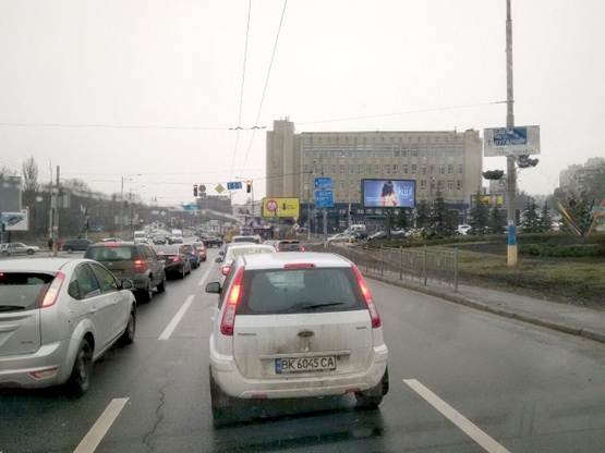 Фото рекламной плоскости по адресу Голосіївська площа на розподілювачі (між  Голосіївський проспект та вул. Васильківська)