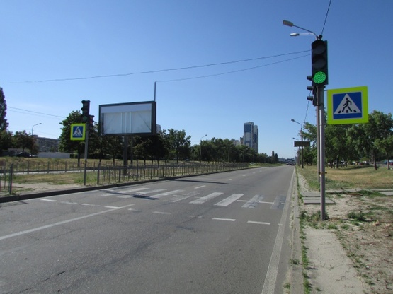 Фото рекламной плоскости по адресу Богатирська, 11/ Озерна вул. (на розподілювачі) рух до Киева