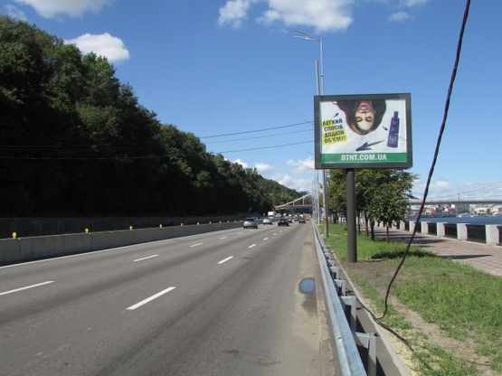 Фото рекламної площини за адресою Набережне шосе (3),(за 500 метрів по ходу до Паркового мосту від мосту Метро)