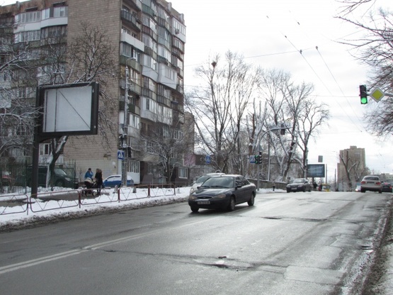 Фото рекламной плоскости по адресу Овруцька, 28/1 / Делегатський провулок (світлофор)