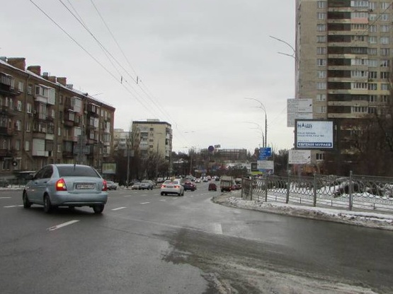 Фото рекламної площини за адресою Лесі Українки бульвар, 36В  (за 100 метрів до з'їзду на бульвар Дружби Народів)