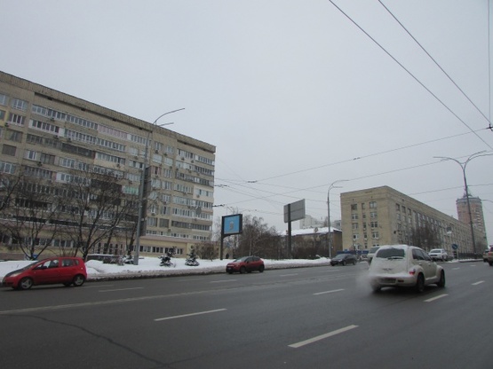 Фото рекламной плоскости по адресу Лесі Українки бульвар, 36В  (після  100 метрів руху від Печерського мосту)