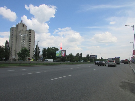 Фото рекламной плоскости по адресу Кільцева дорога (розподілювач) / Литвиненко-Вольгемут, рух в напрямку до Жулянського шляхопроводу