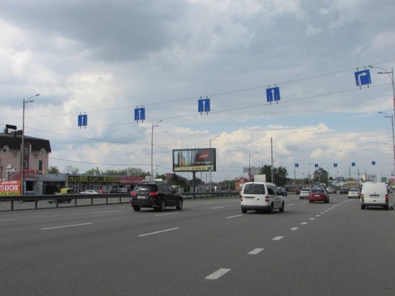 Фото рекламної площини за адресою Кільцева дорога, розподілювач / напроти буд. №36 по вул.Зодчих, по ходу до проспекту Перемоги