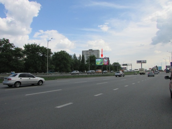 Фото рекламной плоскости по адресу Кільцева дорога, розподілювач / напроти буд. №36 по вул.Зодчих, по ходу до Жулянського шляхопроводу