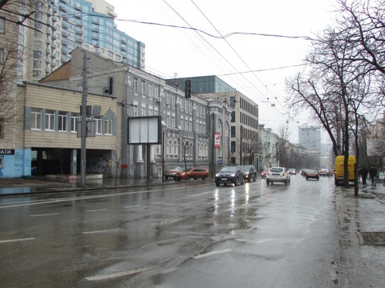 Фото рекламной плоскости по адресу Юрія Іллєнка (Мельникова), 18 / Герцена (світлофор)