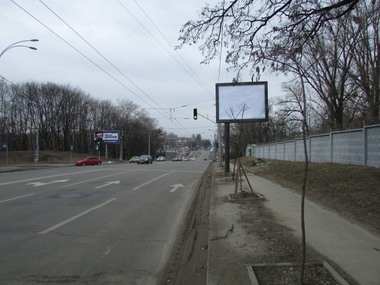 Фото рекламної площини за адресою Юрія Іллєнка (Мельникова), 52 / Оранжерейна  (світлофор)