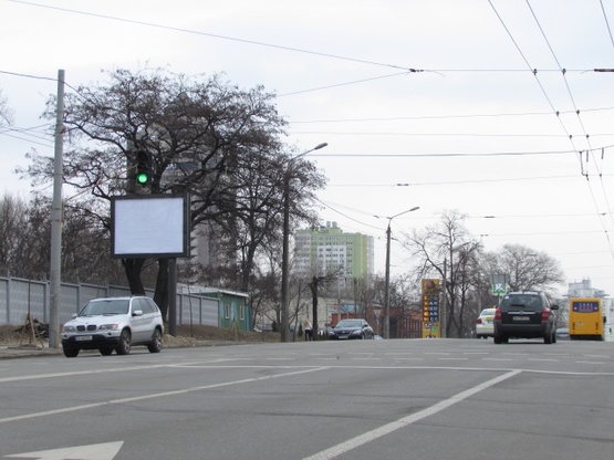 Фото рекламной плоскости по адресу Юрія Іллєнка (Мельникова), 52 / Оранжерейна  (світлофор)
