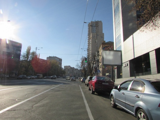 Фото рекламної площини за адресою Липківскього Василя (Урицького), 16-А на світлофорі