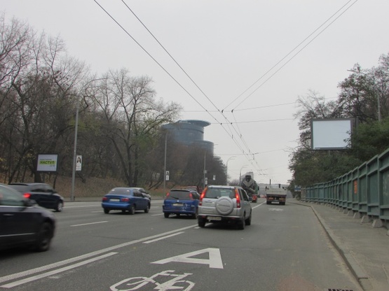 Фото рекламной плоскости по адресу Дружби народів бульвар, після 150 метрів від площі ГВВВ