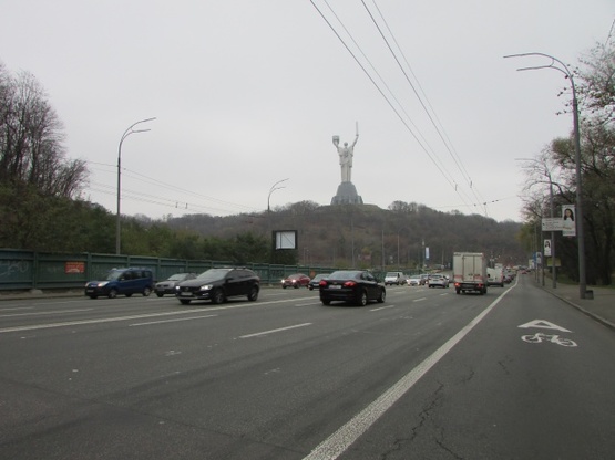 Фото рекламной плоскости по адресу Дружби народів бульвар, за 150 метрів до площі ГВВВ (ліворуч)