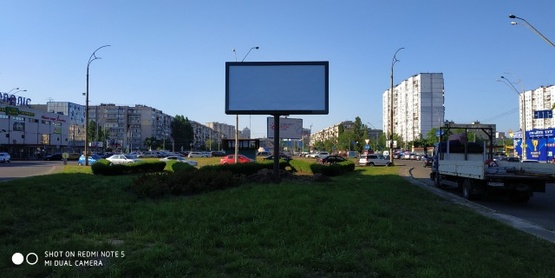 Фото рекламной плоскости по адресу Оболонський проспект, М"Оболонь" (розподілювач), рух від М"Почайна"