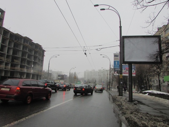 Фото рекламної площини за адресою Гетьмана Вадима (Индустриальная), 32 , після 150 метрів за рухом від Індустріального мосту