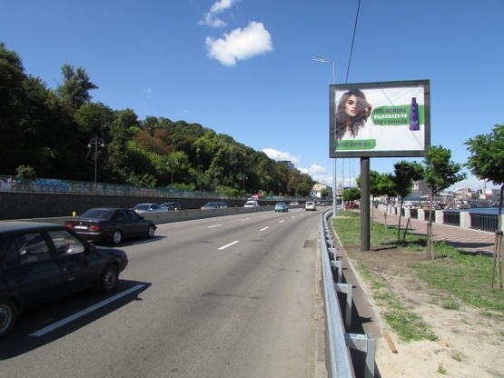Фото рекламної площини за адресою Набережне шосе (4),(після 100 метрів від Паркового мосту по ходу до Поштової площі)