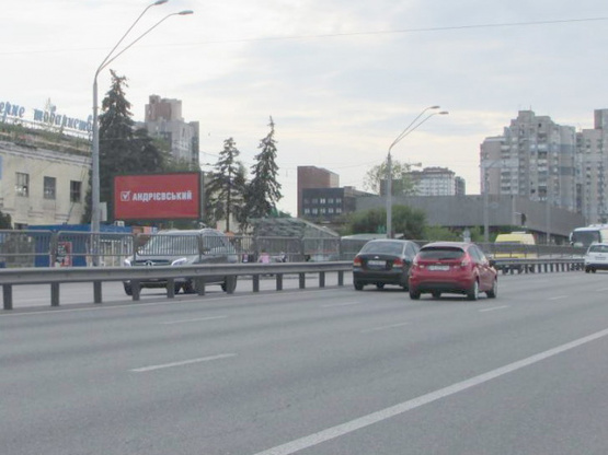 Фото рекламной плоскости по адресу Перемоги проспект, 83/2, вихід ст.М"Святошин", рух від центру міста, ліворуч