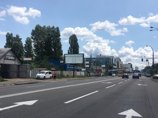 Фото рекламной плоскости по адресу Харківське шосе, 169 / Вірменська вул. (світлофор)