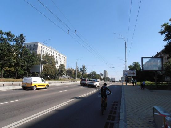 Фото рекламної площини за адресою Дружбы Народов 18/7 к Патона