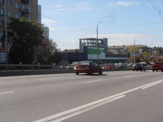 Фото рекламной плоскости по адресу Дружбы Народов 18/7 в центр