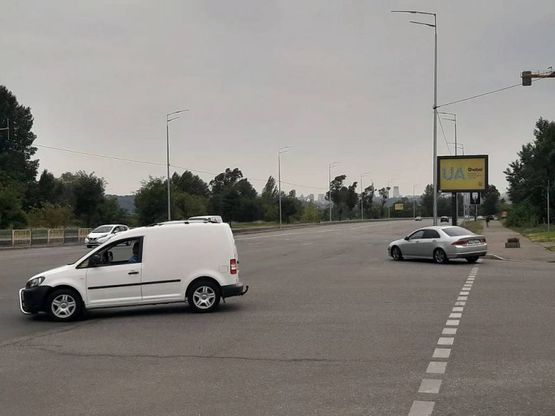 Фото рекламной плоскости по адресу Днепровская наб - Здолбуновская ул. к Патона