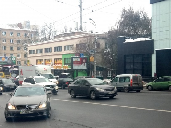 Фото рекламної площини за адресою ул.В.Гетьмана/ул.Металлистов ТЦ БОЛЬШЕВИК