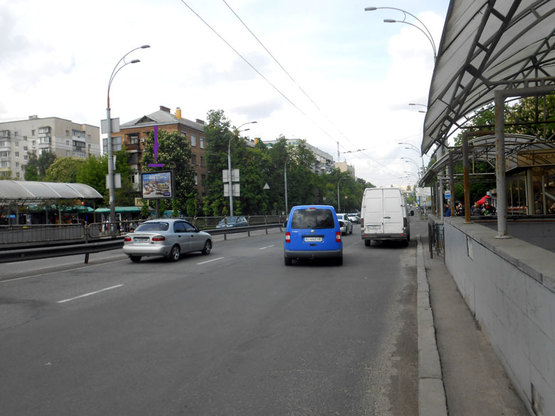 Фото рекламної площини за адресою бульв. Чоколівський, 12 навпроти