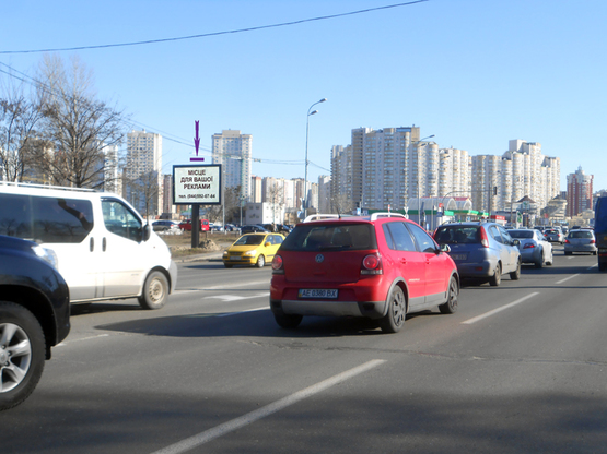 Фото рекламной плоскости по адресу Дніпровська Набережна, суп-т "Новус", на світлофорі, в напрямку пр. Бажана