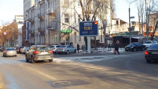 Фото рекламної площини за адресою вул. Воскресенська - вул. Челюскіна, роллер 3,14х2,32/ул. Ленина - ул. Челюскина, скролл 3,14х2,32 рядом ТЦ Гранд-Плаза, рестораны, центр города