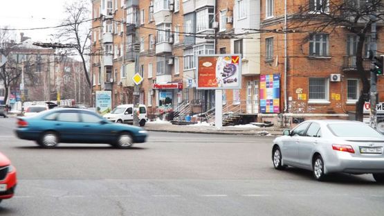 Фото рекламної площини за адресою пр-т. Богдана Хмельницького - вул. Тітова, роллер 3,14х2,32/ул. Г. Сталинграда - ул. Титова, между ТЦ Апполо и ТЦ Дафи, роллер 3,14х2,32