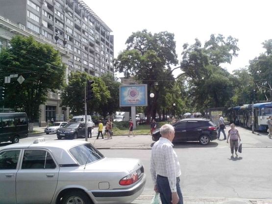 Фото рекламної площини за адресою пр.Д.Яворницького - 
вул.Воскресенська/пр. Карла Маркса - ул.Ленина, центр города, поток движения в сторону ул.Короленко