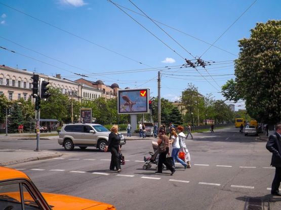 Фото рекламної площини за адресою пр-т. Д. Яворницького - вул. Андрія Фабра, роллер 4х3/пр. К. Маркса - ул. Серова, роллер 4х3