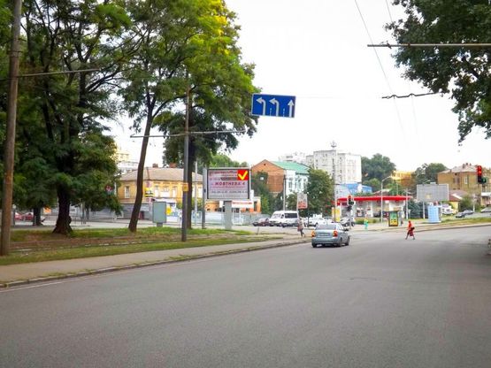 Фото рекламної площини за адресою пр-т. Пушкина - вул. Андрія Фабра, сквер Героїв, роллер 4х3/пр. Пушкина - ул. Серова, сквер Ленина, роллер 4х3 перекресток, светофор, рядом пр.Яворницкого (пр.Карла Маркса), Обладминистрация, стадион Днепр Арена