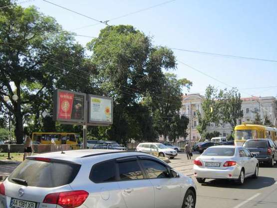 Фото рекламної площини за адресою Привокзальная площадь / ул. Пантелеймоновская (возле "Макдональдз" (скролл статический права)