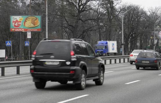 Фото рекламной плоскости по адресу пр-т Перемоги 134/автосалон "Інфініті" на пл Перемоги  (В2) СКРОЛЛЕР